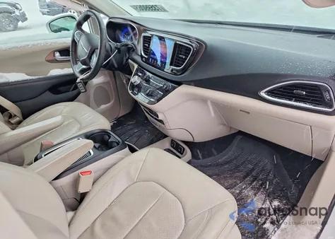 2017 Chrysler Pacifica Touring L Plus z USA, uszkodzony, nr VIN 2C4RC1EG9HR513842